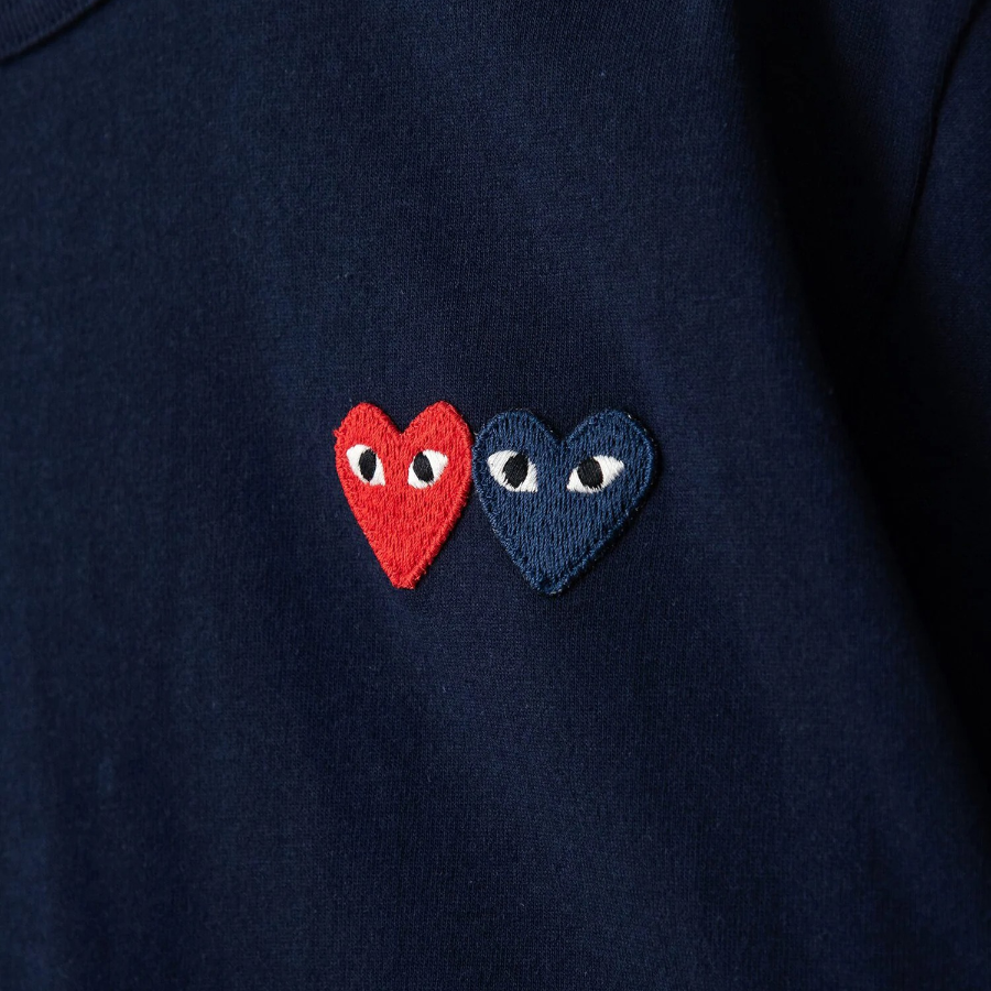 PLAY COMME des GARÇONS Double Heart Wappen T-Shirt — Navy