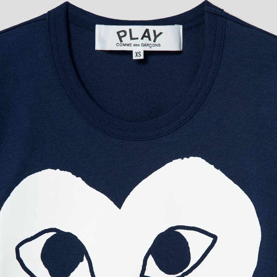 White Heart Print PLAY Logo T-Shirt — Navy