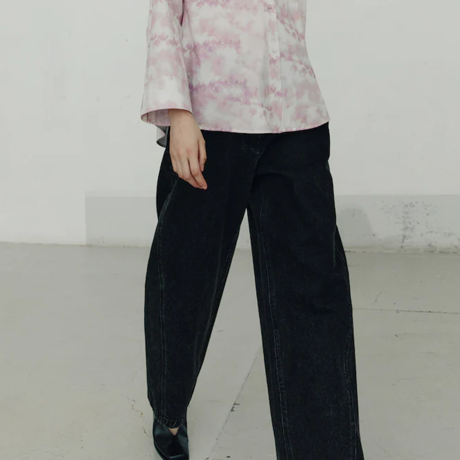 KUHO Wide-Fit Denim Pants - Black