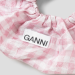 GANNI Shibori Pleat Scrunchie – Light Pink