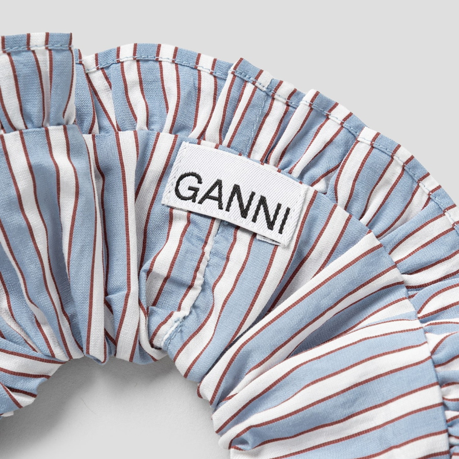 GANNI Yarn Dyed Stripe Frill Scrunchie – Sky Blue