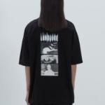 JUUN.J LANGUAGE IRIS Semi-Oversized Short Sleeve – Black