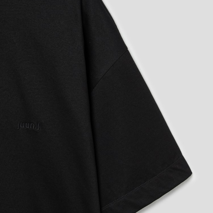 JUUN.J LANGUAGE IRIS Semi-Oversized Short Sleeve – Black