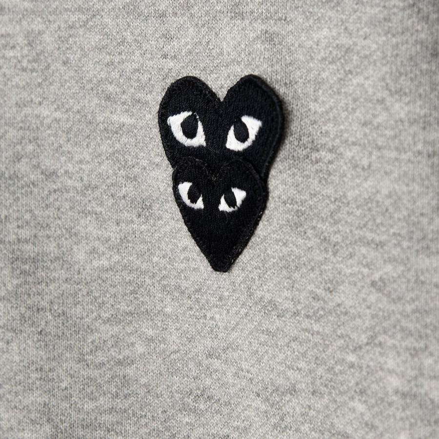 PLAY COMME des GARÇONS (Унисекс) Double Black Heart Wappen Sweatshirt – Grey