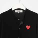 PLAY COMME DES GARÇONS (Unisex) Red Heart Wappen Cardigan – Black