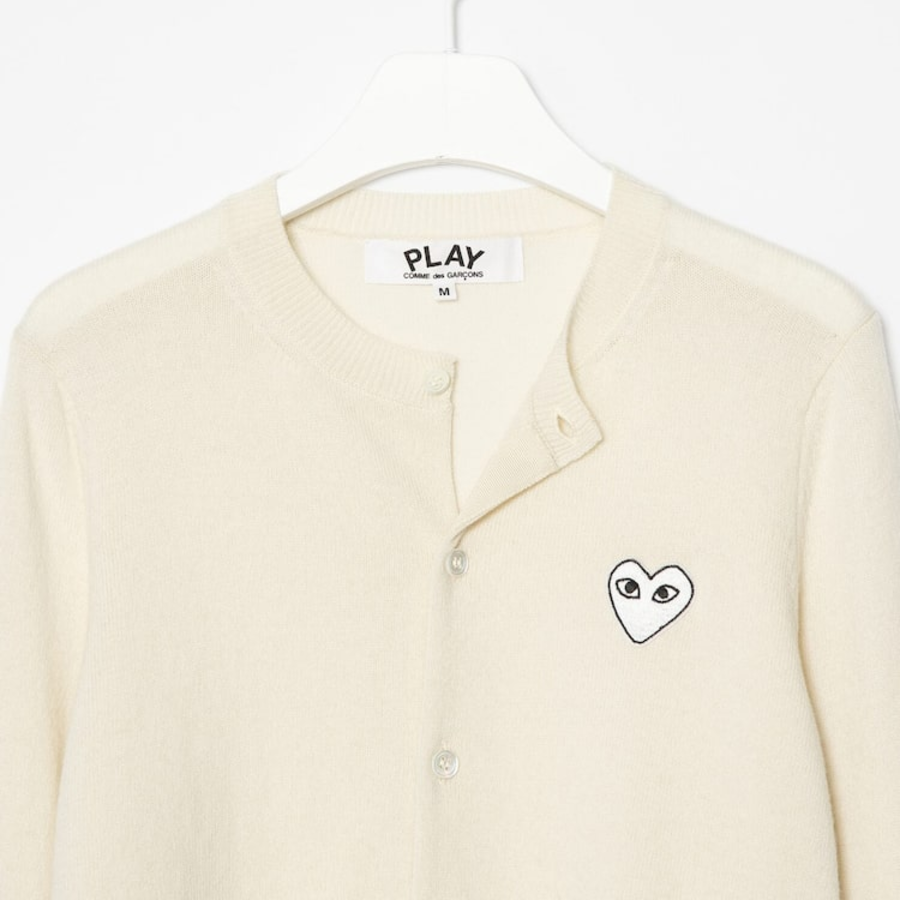 PLAY COMME DES GARÇONS (Unisex) White Heart Wappen Cardigan – White