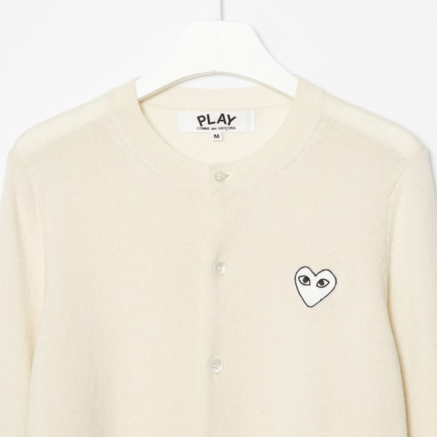 PLAY COMME DES GARÇONS (Unisex) White Heart Wappen Cardigan – White
