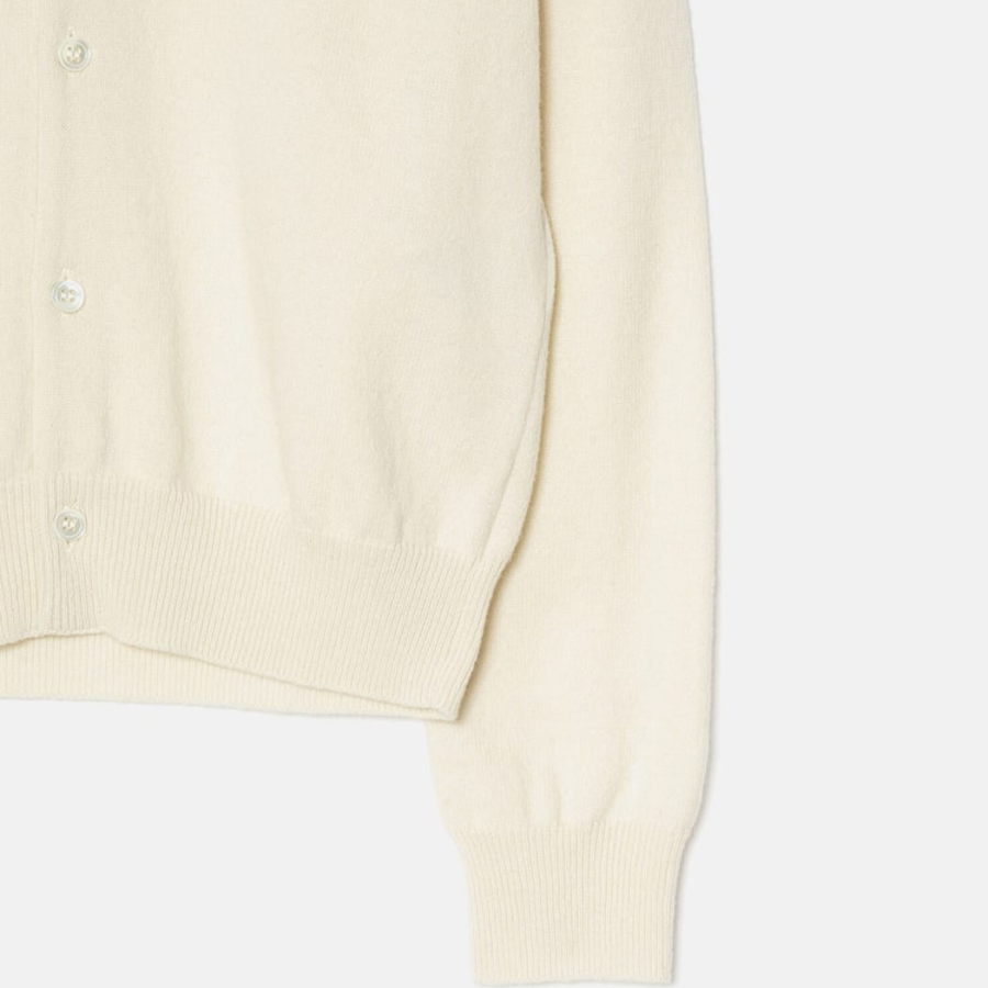 PLAY COMME DES GARÇONS (Unisex) White Heart Wappen Cardigan – White