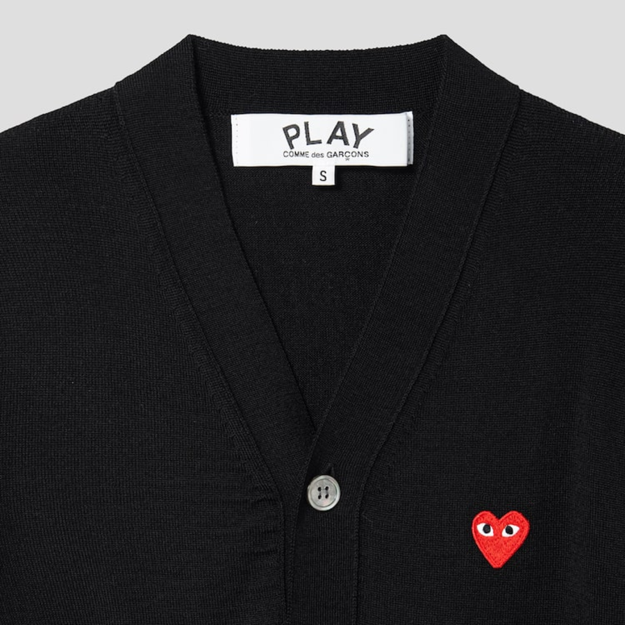 PLAY COMME DES GARÇONS (Unisex) Red Wappen Short Sleeve V-neck Cardigan – Black