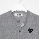 PLAY COMME DES GARÇONS (Unisex) Black Heart Wappen Cardigan – Grey