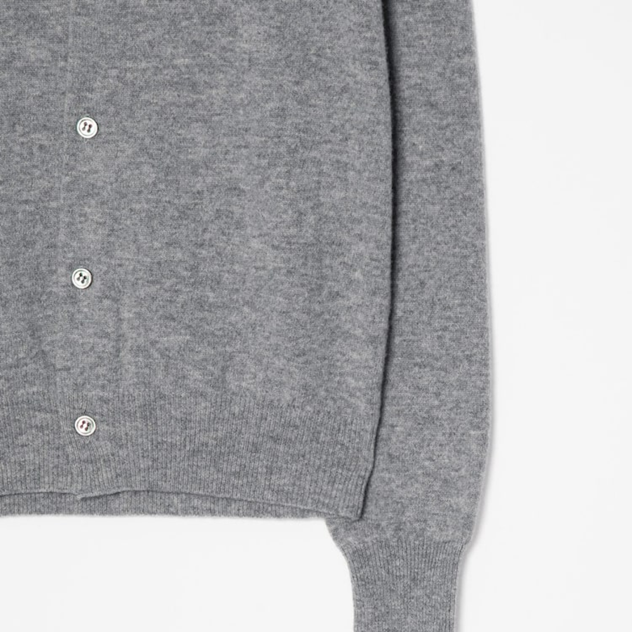 PLAY COMME DES GARÇONS (Unisex) Black Heart Wappen Cardigan – Grey