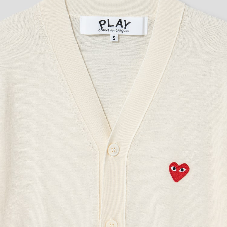 PLAY COMME DES GARÇONS (Unisex) Red Wappen Short Sleeve V-neck Cardigan – White