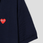 PLAY COMME DES GARÇONS (Unisex) Red Heart Wappen Short Sleeve Polo Knit – Navy