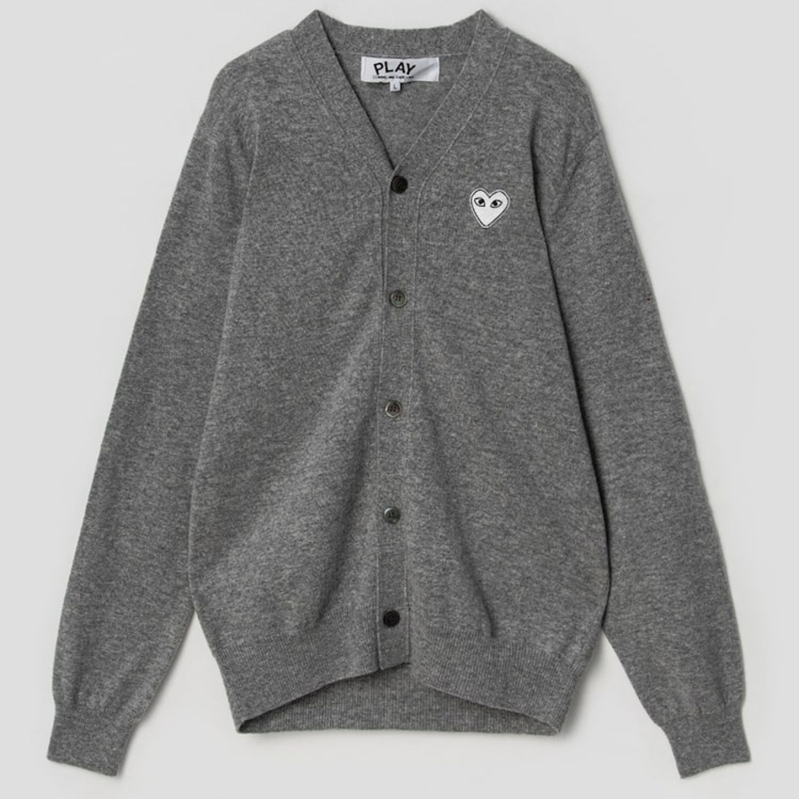 PLAY COMME DES GARÇONS (Unisex) White Heart Wappen Cardigan – Light Grey