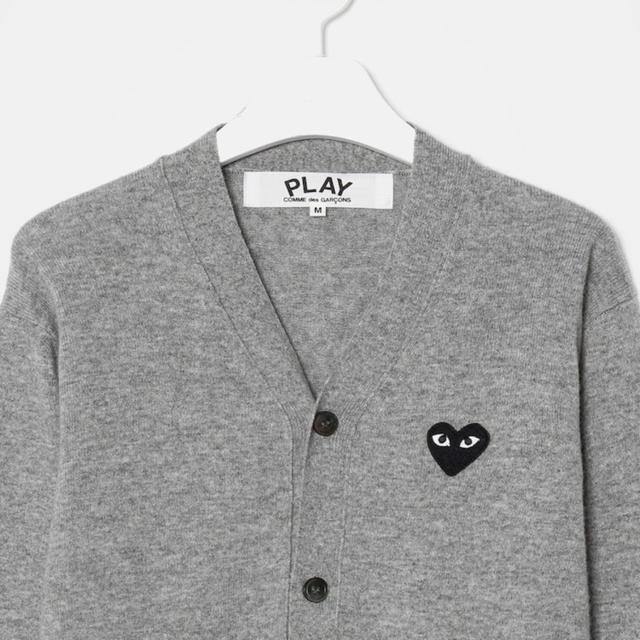 PLAY COMME DES GARÇONS (Unisex) Black Heart Wappen Cardigan – Grey