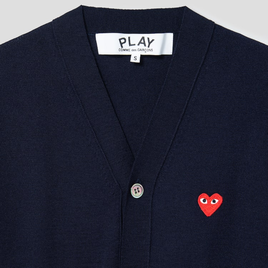 PLAY COMME DES GARÇONS (Unisex) Red Wappen Short Sleeve V-neck Cardigan – Navy