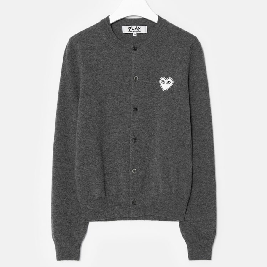 PLAY COMME DES GARÇONS (Unisex) White Heart Wappen Cardigan – Grey