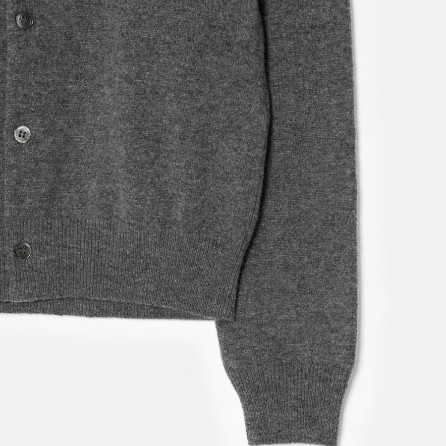 PLAY COMME DES GARÇONS (Unisex) White Heart Wappen Cardigan – Grey