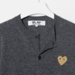 PLAY COMME DES GARÇONS (Unisex) Gold Heart Wappen Cardigan – Grey