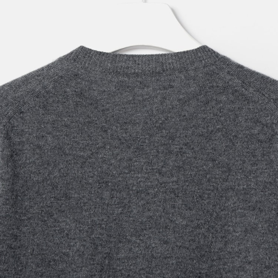 PLAY COMME DES GARÇONS (Unisex) Gold Heart Wappen Cardigan – Grey