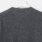 PLAY COMME DES GARÇONS (Unisex) Gold Heart Wappen Cardigan – Grey