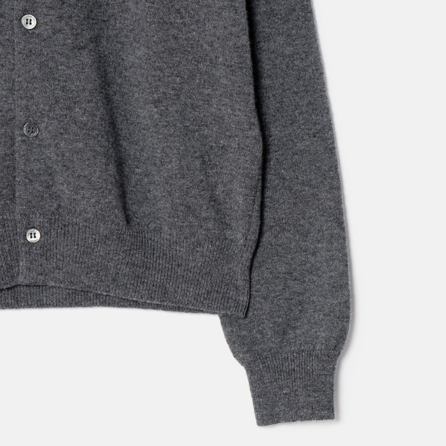 PLAY COMME DES GARÇONS (Unisex) Gold Heart Wappen Cardigan – Grey