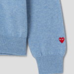 PLAY COMME DES GARÇONS (Unisex) Pastel Small Red Heart Wappen Cardigan – Sky Blue