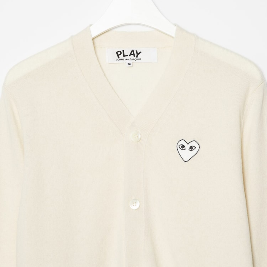 PLAY COMME DES GARÇONS (Unisex) White Heart Wappen Cardigan – White