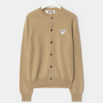 PLAY COMME DES GARÇONS (Unisex) White Heart Wappen Cardigan – Beige