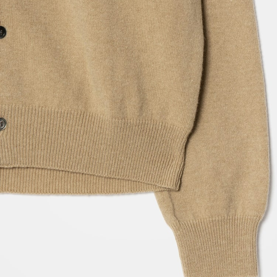 PLAY COMME DES GARÇONS (Unisex) White Heart Wappen Cardigan – Beige