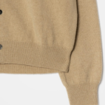 PLAY COMME DES GARÇONS (Unisex) White Heart Wappen Cardigan – Beige