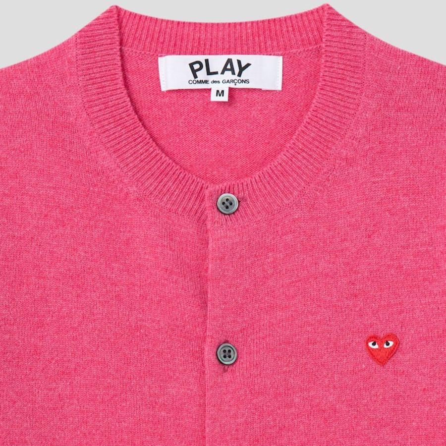 PLAY COMME DES GARÇONS (Unisex) Small Red Heart Wappen Cardigan – Pink