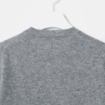 PLAY COMME DES GARÇONS (Unisex) White Heart Wappen Cardigan – Grey