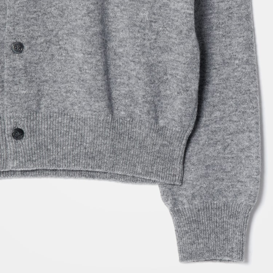 PLAY COMME DES GARÇONS (Unisex) White Heart Wappen Cardigan – Grey