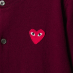 PLAY COMME DES GARÇONS (Unisex) Red Heart Wappen Cardigan – Burgundy