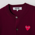 PLAY COMME DES GARÇONS (Unisex) Red Heart Wappen Cardigan – Burgundy