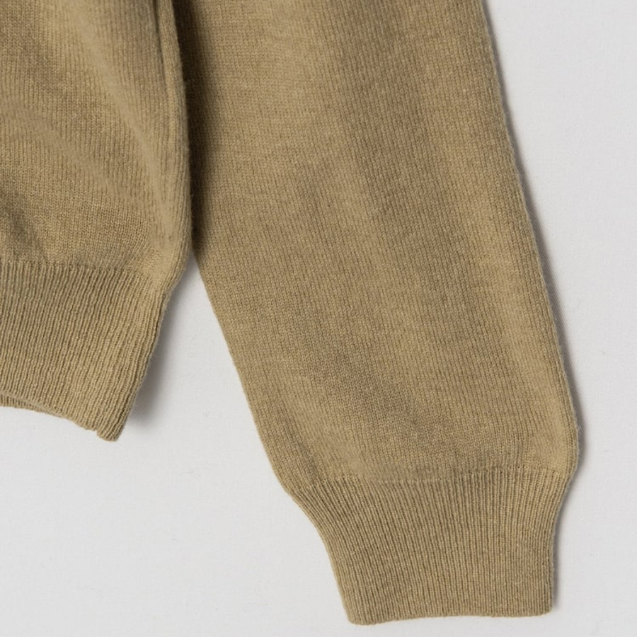 PLAY COMME DES GARÇONS (Unisex) White Heart Wappen Cardigan – Camel