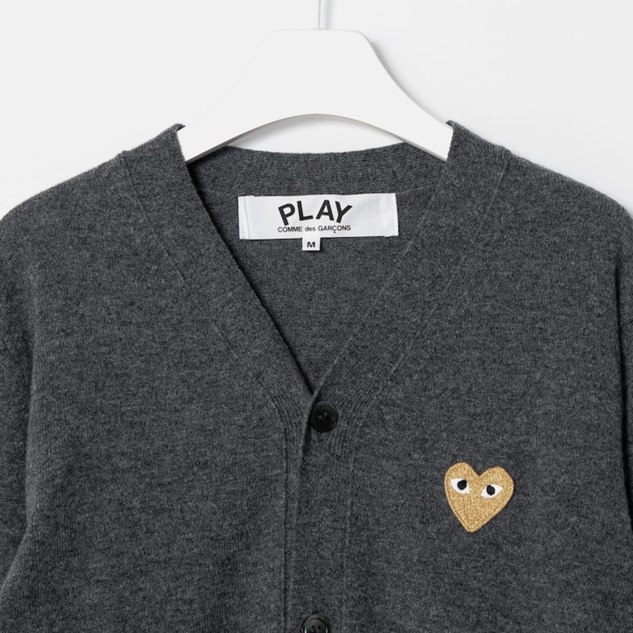 PLAY COMME DES GARÇONS (Unisex) Gold Heart Wappen Cardigan – Grey