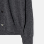 PLAY COMME DES GARÇONS (Unisex) Gold Heart Wappen Cardigan – Grey