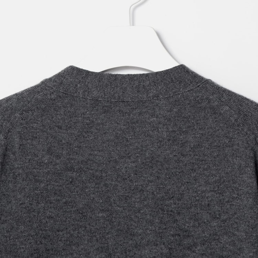 PLAY COMME DES GARÇONS (Unisex) Gold Heart Wappen Cardigan – Grey