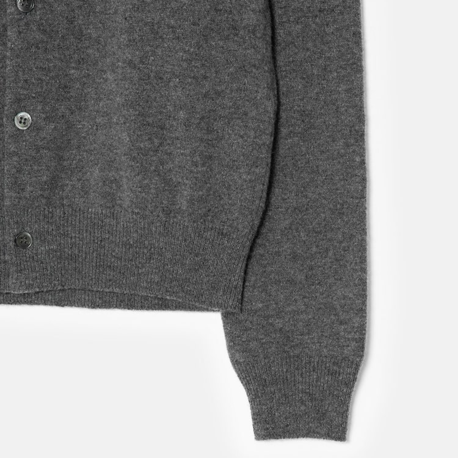 PLAY COMME DES GARÇONS (Unisex) White Heart Wappen Cardigan – Grey