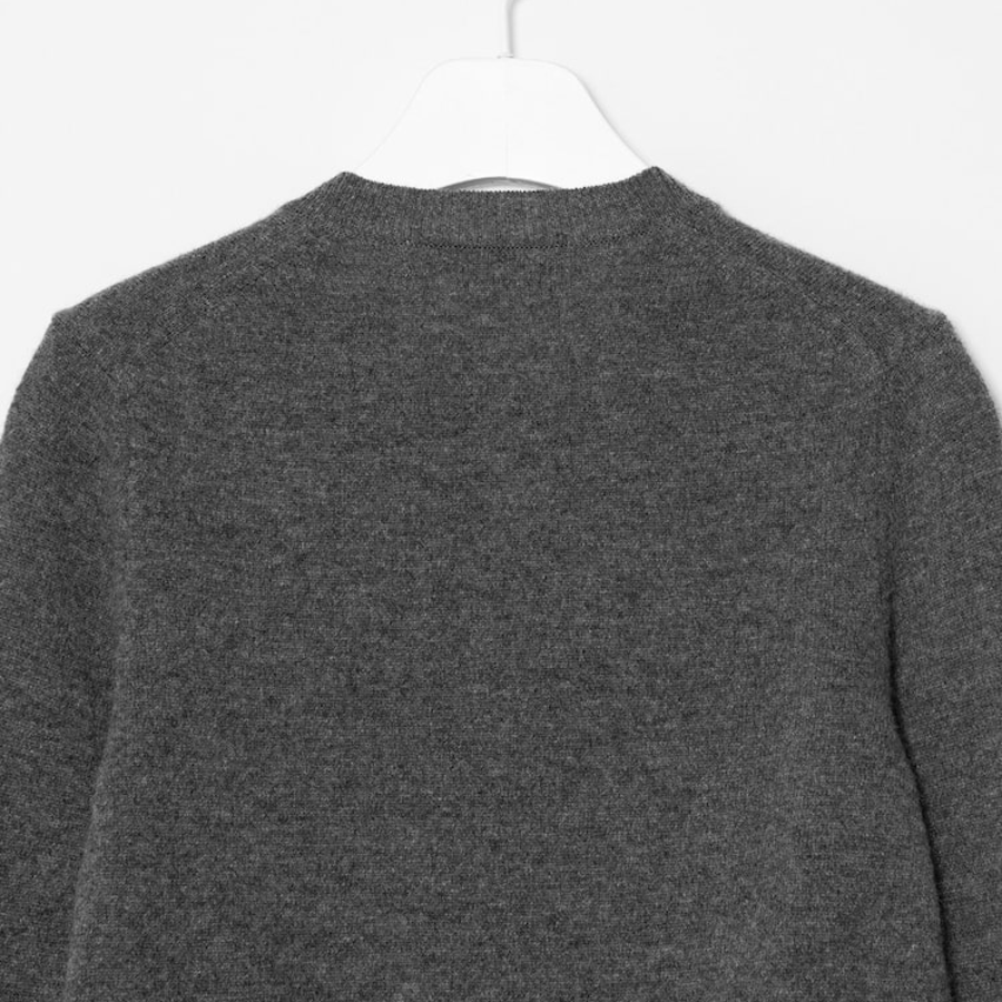 PLAY COMME DES GARÇONS (Unisex) White Heart Wappen Cardigan – Grey