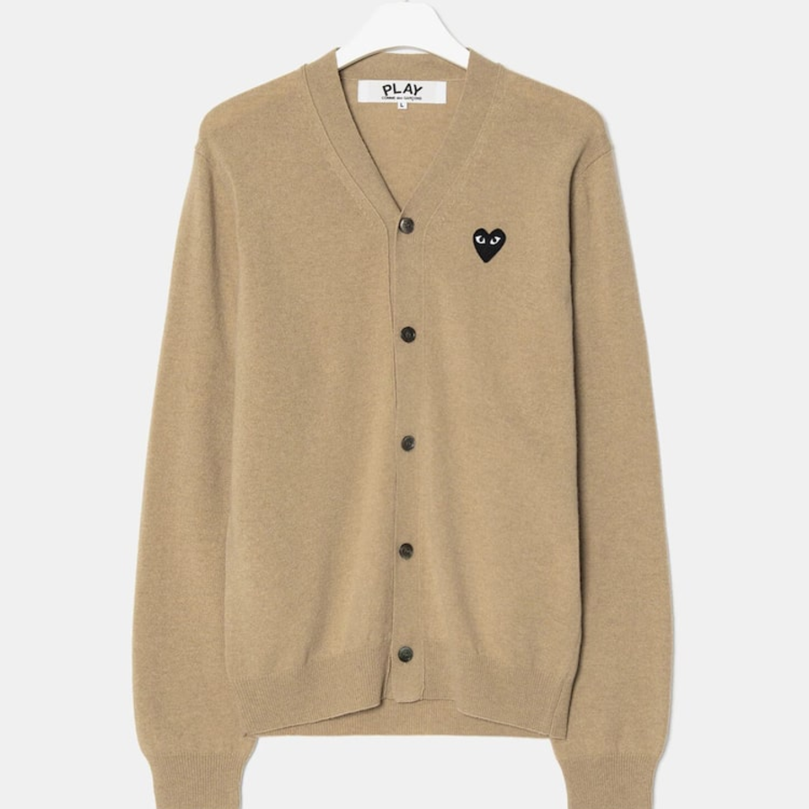 PLAY COMME DES GARÇONS (Unisex) Black Heart Wappen Cardigan – Beige