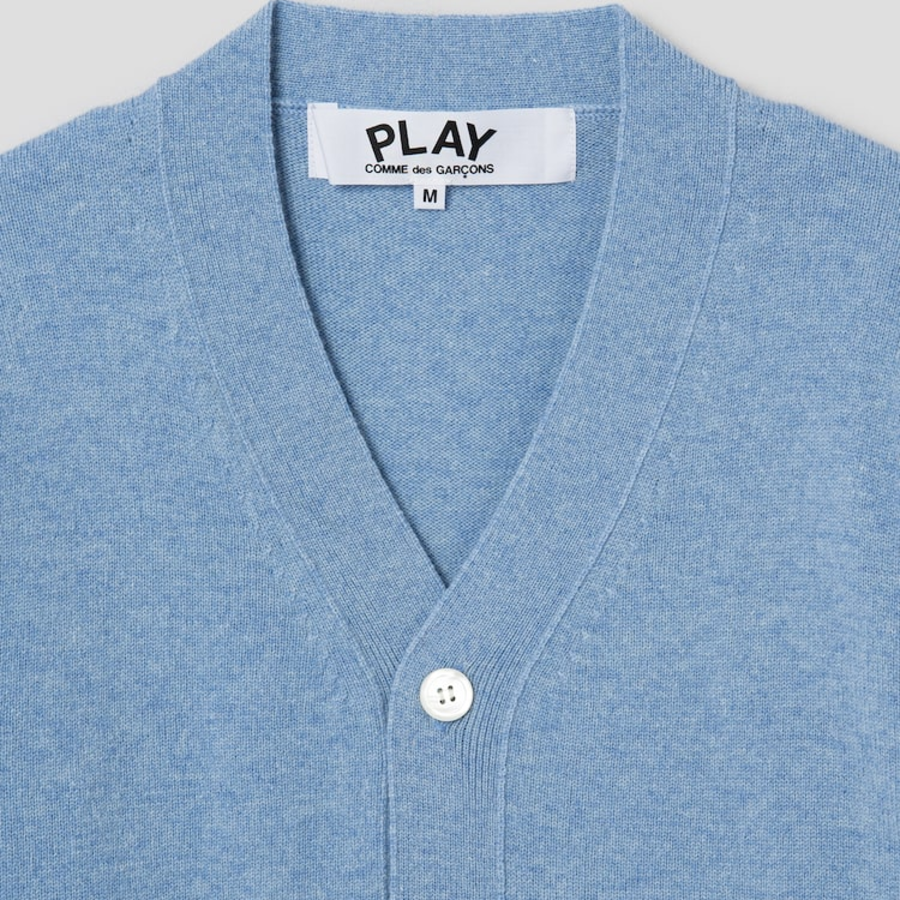 PLAY COMME DES GARÇONS (Unisex) Pastel Small Red Heart Wappen Cardigan – Sky Blue