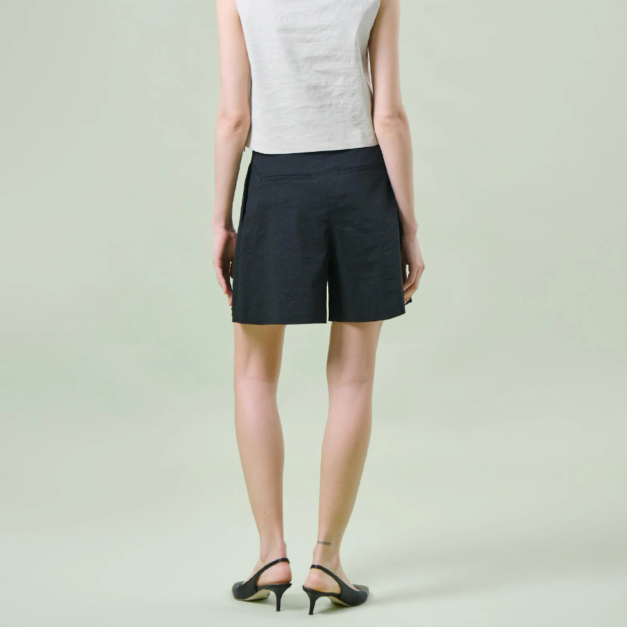 Theory Women Good Crunch Pleated Front Short - Black