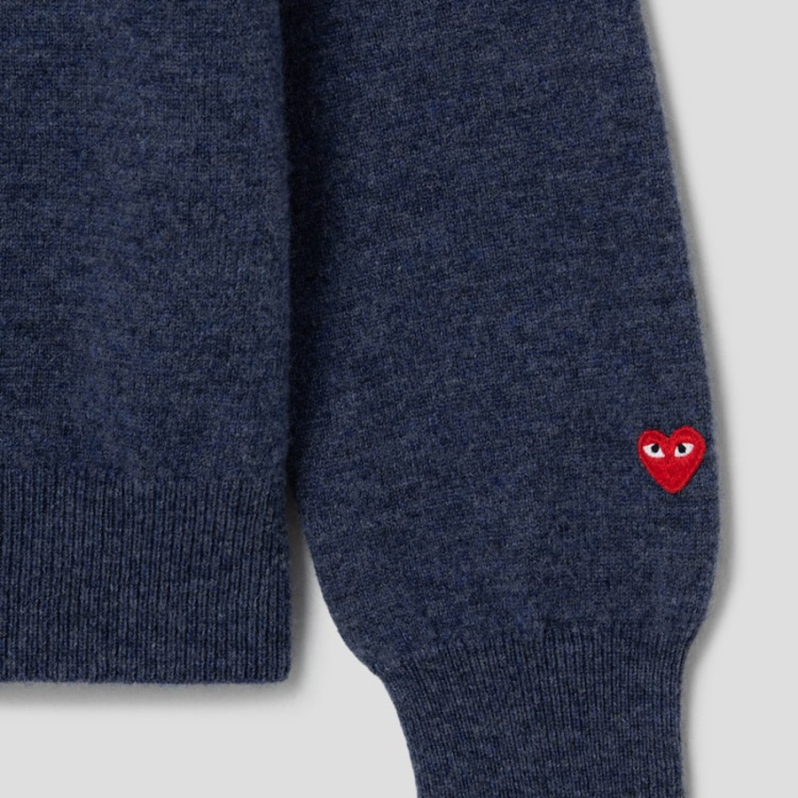 PLAY COMME DES GARÇONS (Women) Pastel Small Red Heart Wappen Cardigan – Navy