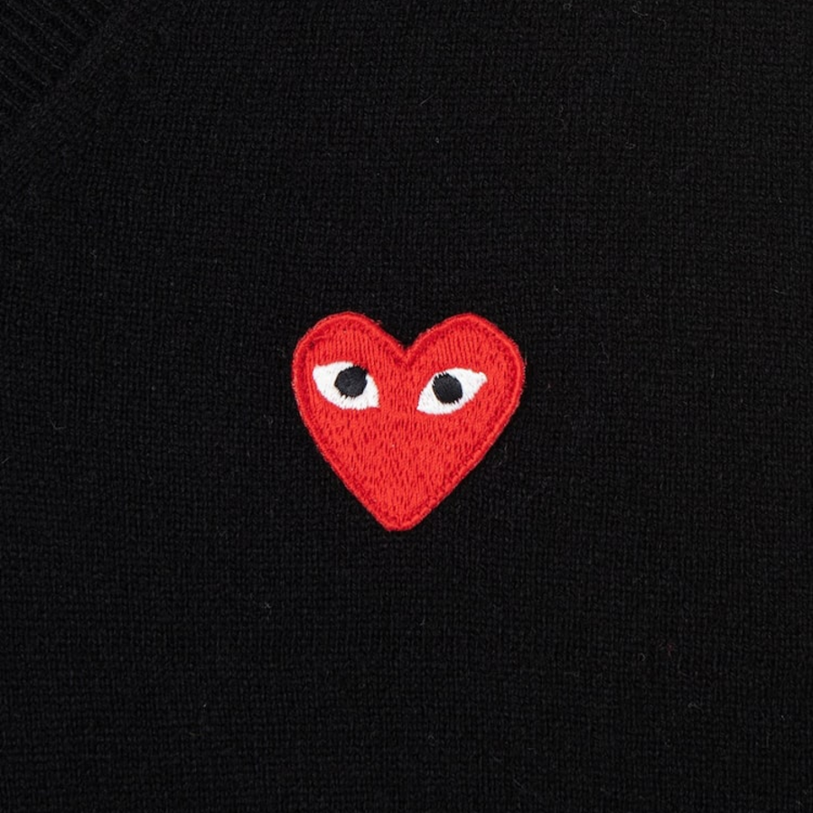 PLAY COMME des GARÇONS (Unisex) Red Heart Wappen Sweater – Black