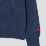 PLAY COMME des GARÇONS (Unisex) Pastel Sleeves Small Heart V-Neck Wool Knit – Navy