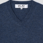 PLAY COMME des GARÇONS (Unisex) Pastel Sleeves Small Heart V-Neck Wool Knit – Navy