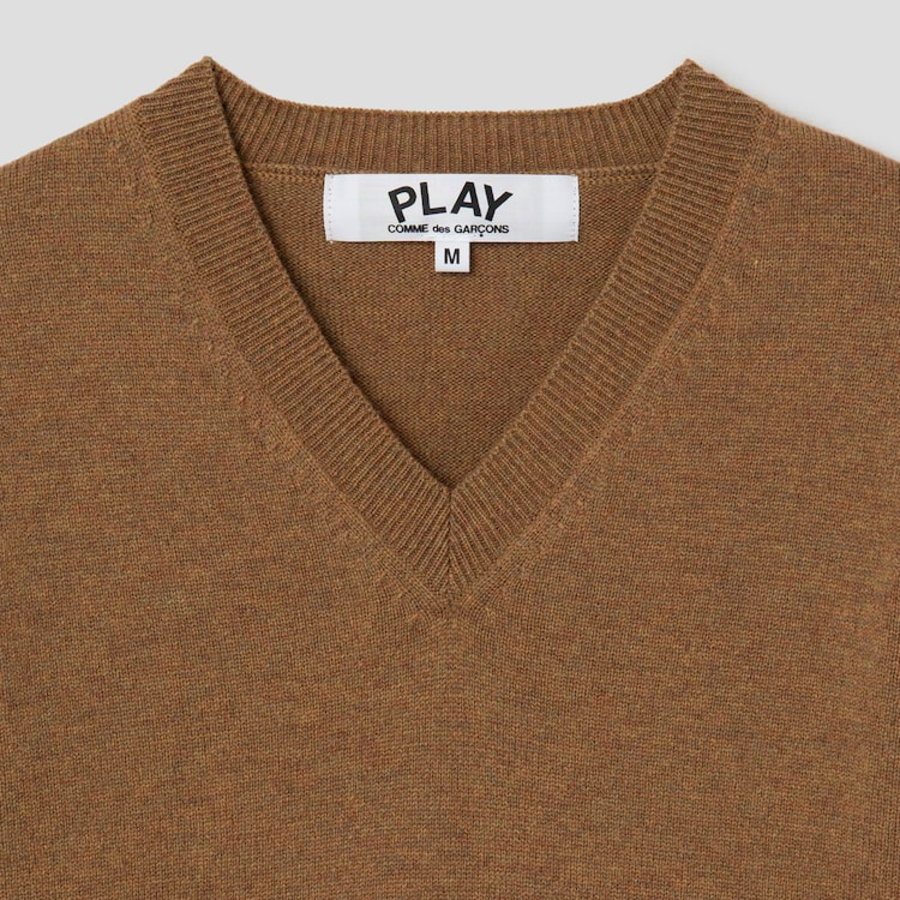 PLAY COMME DES GARÇONS (Women) Pastel Small Red Heart Wappen Sweater – Yellowish Brown